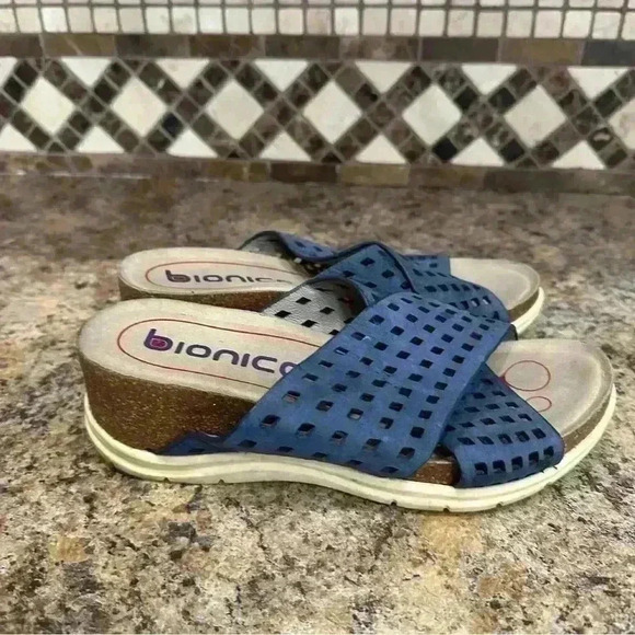 Bionica Women's Blue Leather Slip On Cross Strap Sandals Ladies size 6 Comfort - Picture 3 of 7